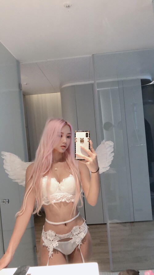 Vyvan Le Nude Leaked Onlyfans Photo