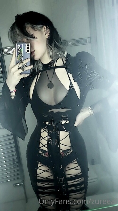 Zureeal Nude Leaked Onlyfans Photo
