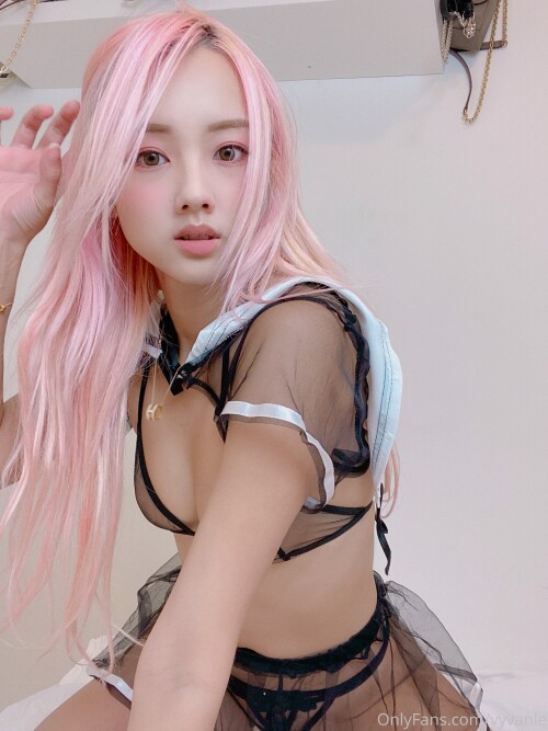 Vyvan Le Nude Leaked Onlyfans Photo