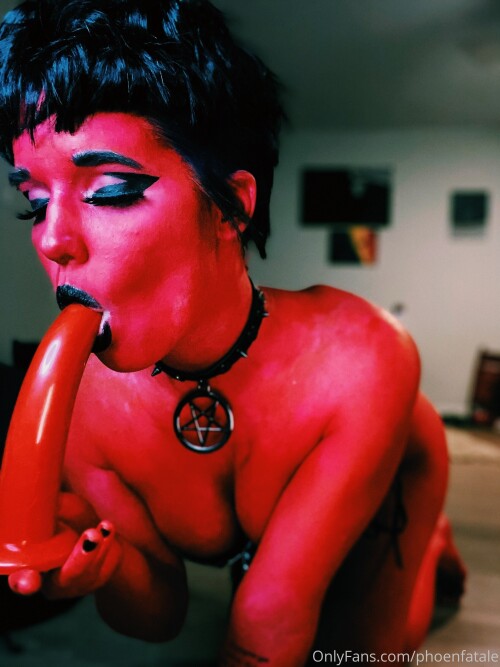 Phoenfatale | Vampiriczlut Nude Leaked Onlyfans Photo Phoenfatale | Vampiriczlut Nude Leaked Onlyfans Photo