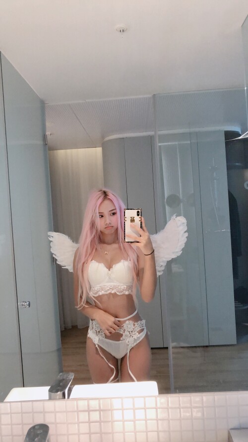 Vyvan Le Nude Leaked Onlyfans Photo