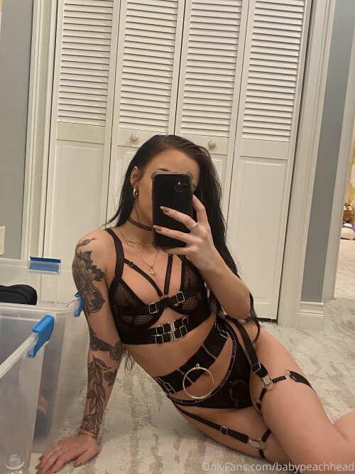 Kat / BabyPeachHead Nude Leaked Onlyfans Photo Kat / BabyPeachHead Nude Leaked Onlyfans Photo