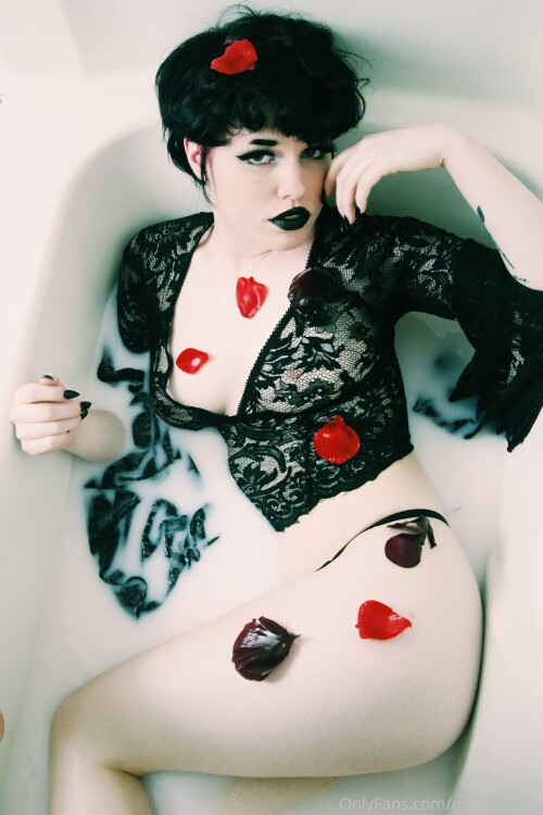 Phoenfatale | Vampiriczlut Nude Leaked Onlyfans Photo Phoenfatale | Vampiriczlut Nude Leaked Onlyfans Photo