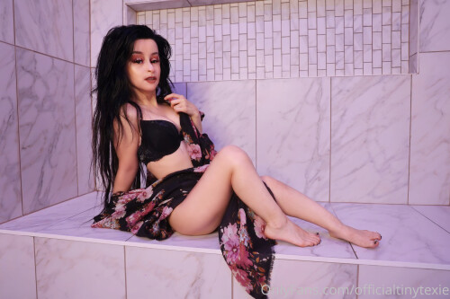 TinyTexie Nude Leaked Onlyfans Photo TinyTexie Nude Leaked Onlyfans Photo