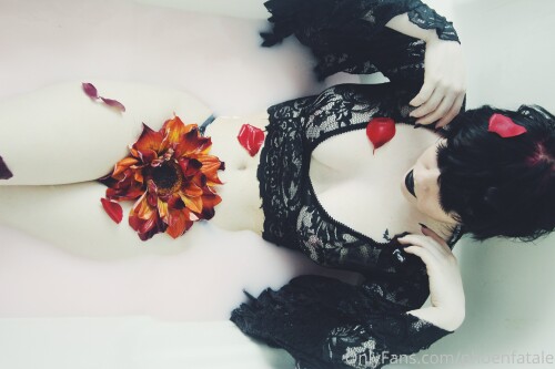 Phoenfatale | Vampiriczlut Nude Leaked Onlyfans Photo Phoenfatale | Vampiriczlut Nude Leaked Onlyfans Photo