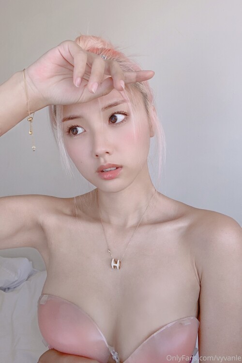 Vyvan Le Nude Leaked Onlyfans Photo