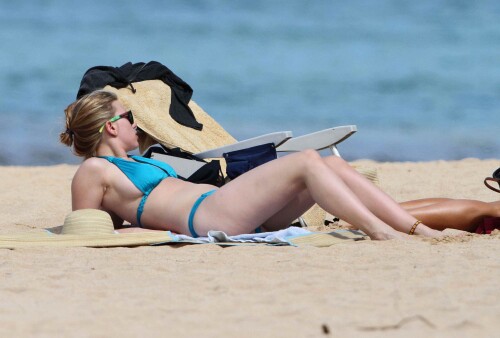 Bikini-at-a-Beach-in-Hawaii-Feb-13-2012-03-27.md.jpg