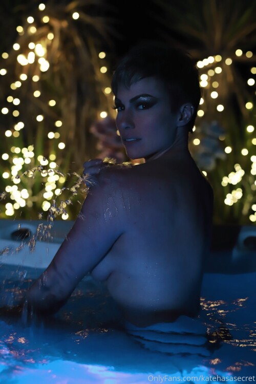 Black-bikini-hot-tub-6.jpg