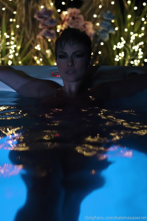 Black-bikini-hot-tub-8.jpg