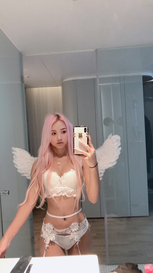 Vyvan Le Nude Leaked Onlyfans Photo