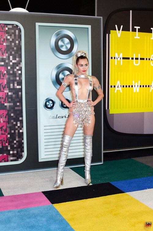 Cyrus_Miley_-_im_Body_150_-_112.md.jpg