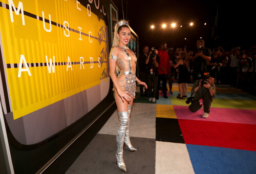 Cyrus_Miley_-_im_Body_150_-_126.md.jpg