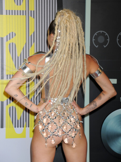 Cyrus_Miley_-_im_Body_150_-_154.md.jpg