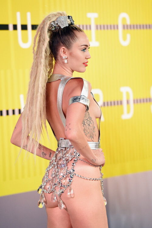 Cyrus_Miley_-_im_Body_150_-_160.md.jpg