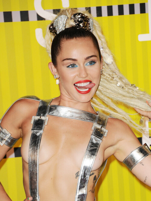 Cyrus_Miley_-_im_Body_150_-_164.md.jpg
