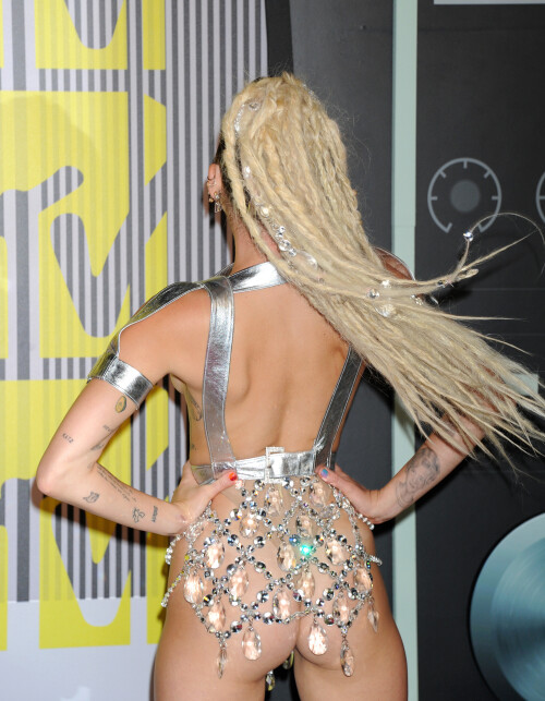 Cyrus_Miley_-_im_Body_150_-_168.md.jpg