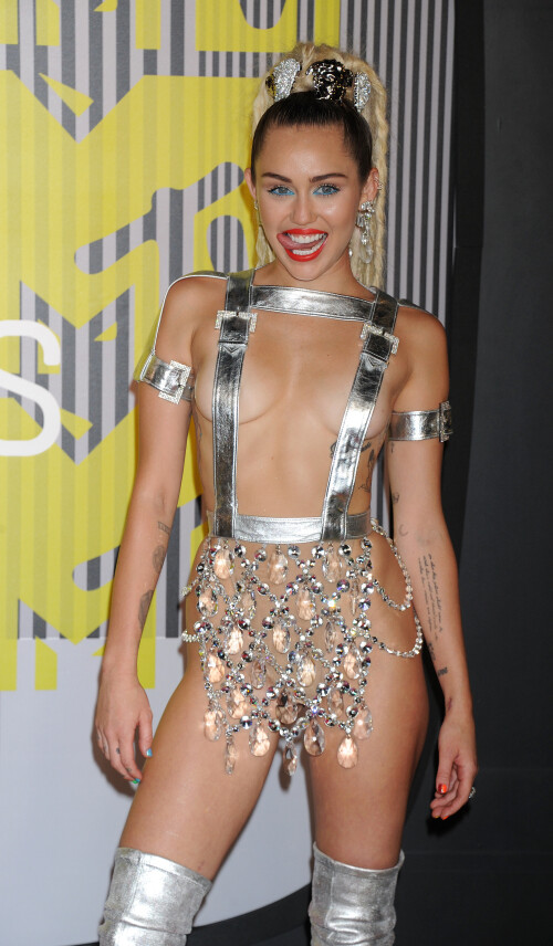 Cyrus_Miley_-_im_Body_150_-_169.md.jpg