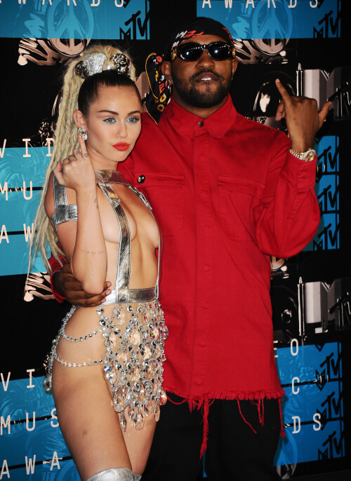 Cyrus_Miley_-_im_Body_150_-_258.md.jpg