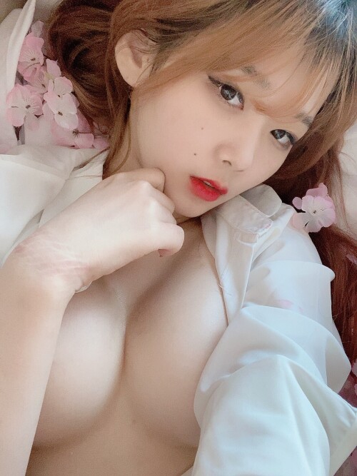 EuHTtf-VoAM7QZ7.md.jpg