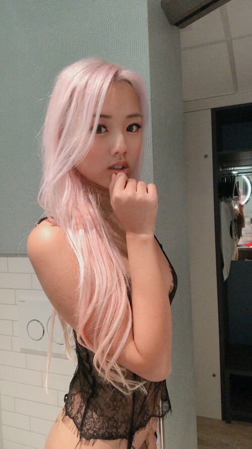 Vyvan Le Nude Leaked Onlyfans Photo