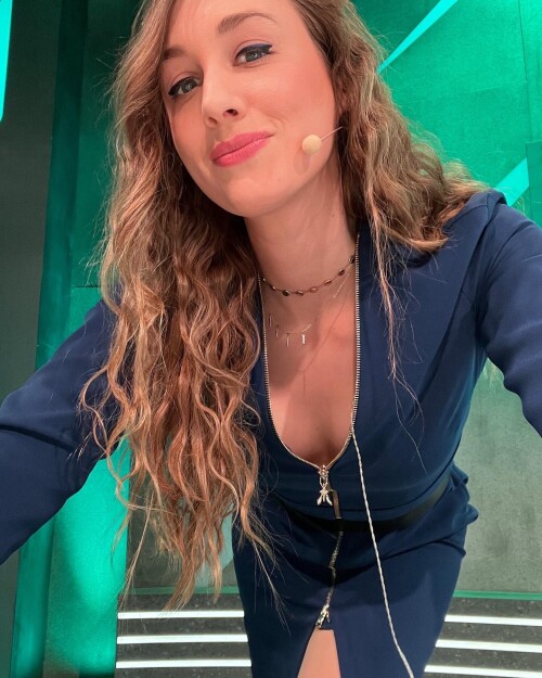 FOuXRF4XsAMnPo4.md.jpg