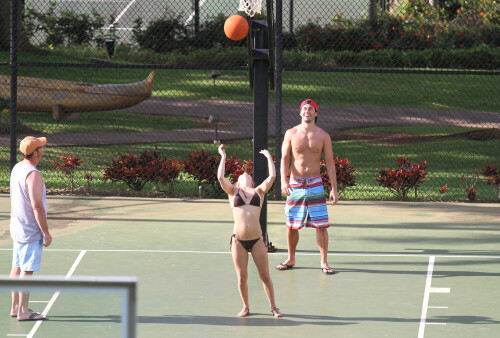 Hayden-Panettiere_bikini_candids_playing__tennis_in_hawaii_hq_05_122_98lo.jpg