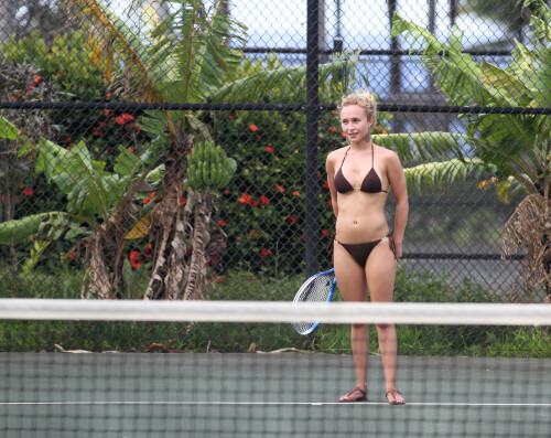 Hayden-Panettiere_bikini_candids_playing__tennis_in_hawaii_hq_11_122_531lo.jpg