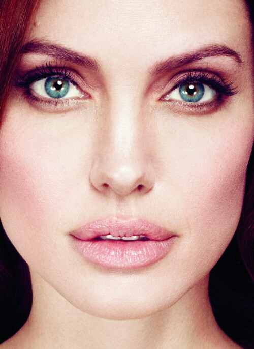 KUGELSCHREIBER-Angelina_Jolie-Alexei_Hay-Marie_Claire-4.md.jpg