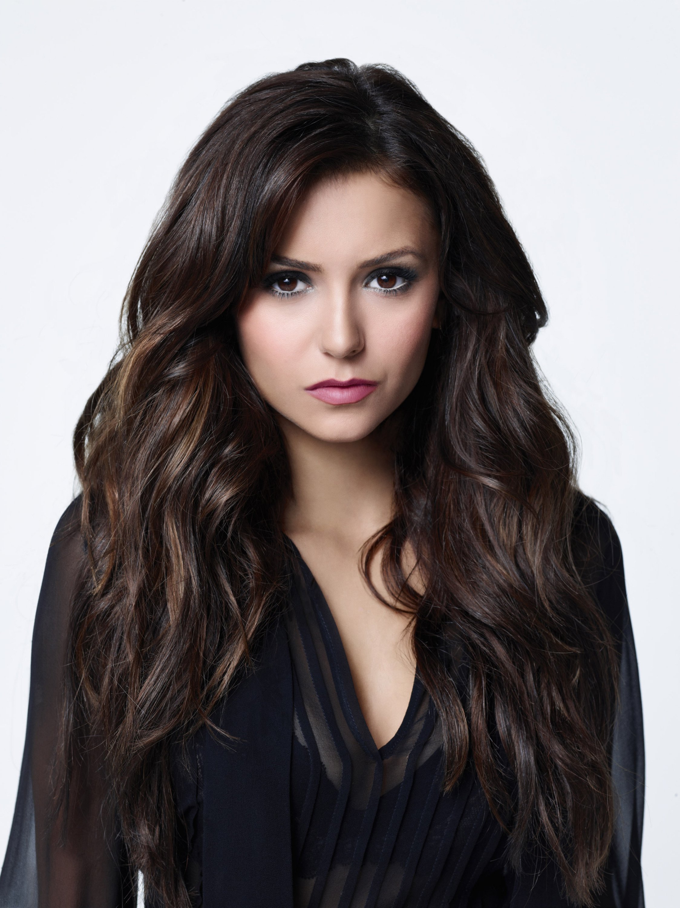 NINA-DOBREV---THE-VAMPIRE-DIARIES---SEASON-5---001.jpg