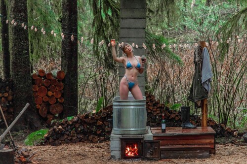Outdoor-Hot-Tub_01.jpg