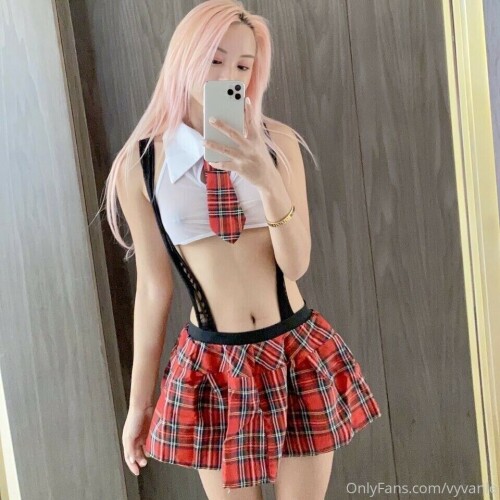 Vyvan Le Nude Leaked Onlyfans Photo