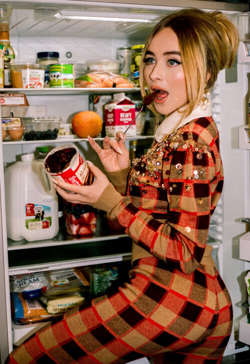 Sabrina-Carpenter-Cosmo-11.md.jpg