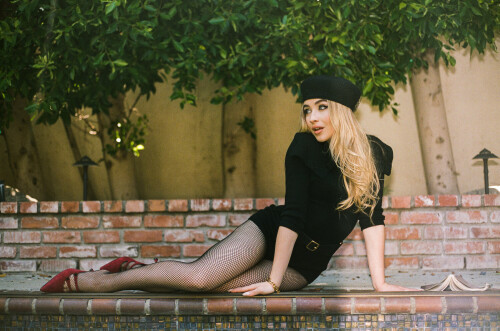 Sabrina-Carpenter-Cosmo-9.md.jpg