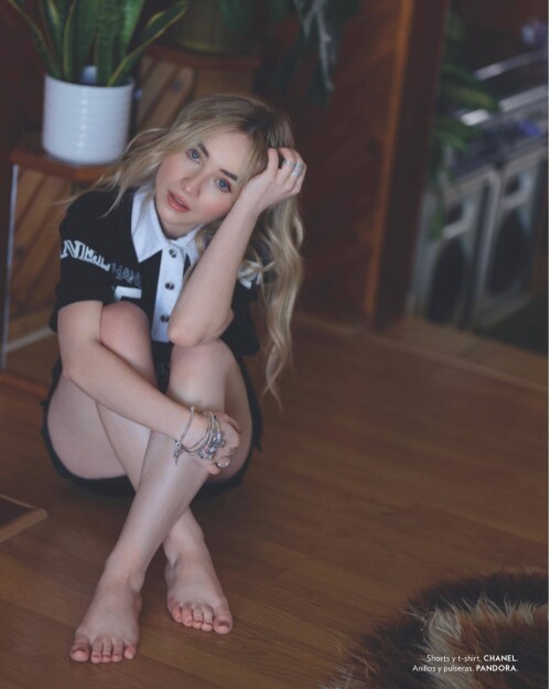 Sabrina-Carpenter-Feet-5677411.md.jpg