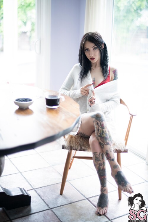 SuicideGirls-Ivory---Caught-The-Light-02.jpg