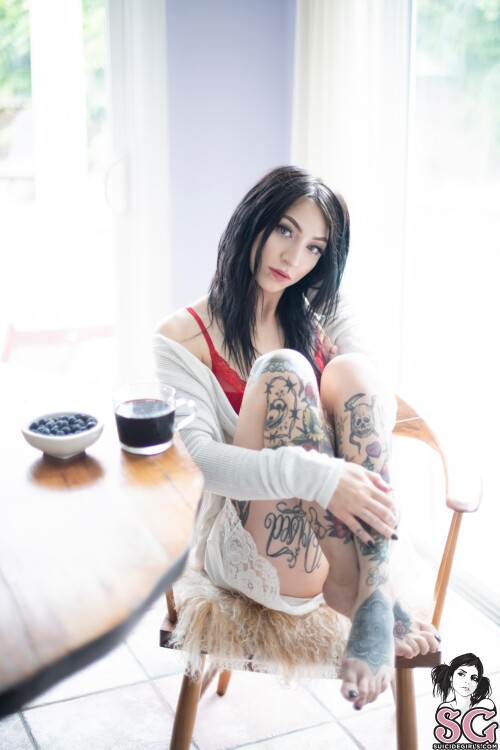 SuicideGirls-Ivory---Caught-The-Light-03.jpg