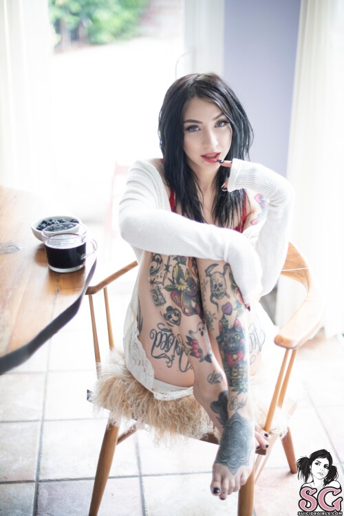 SuicideGirls-Ivory---Caught-The-Light-04.jpg