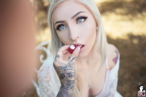 SuicideGirls-Ivory---Passion-Fruit-Janesinner-03.jpg