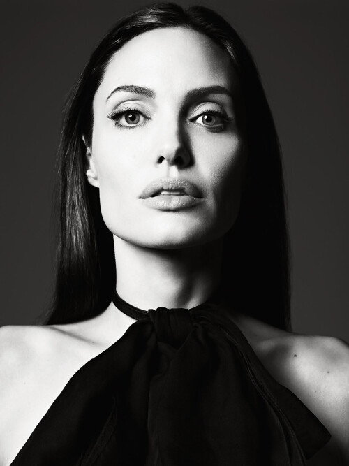 angelina-jolie-11.md.jpg