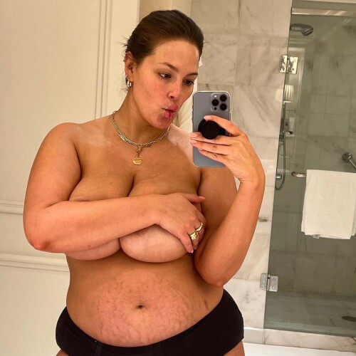 ashleygraham-279021066_1084605555454686_198502880728811367_n0634e884a8312db2.md.jpg