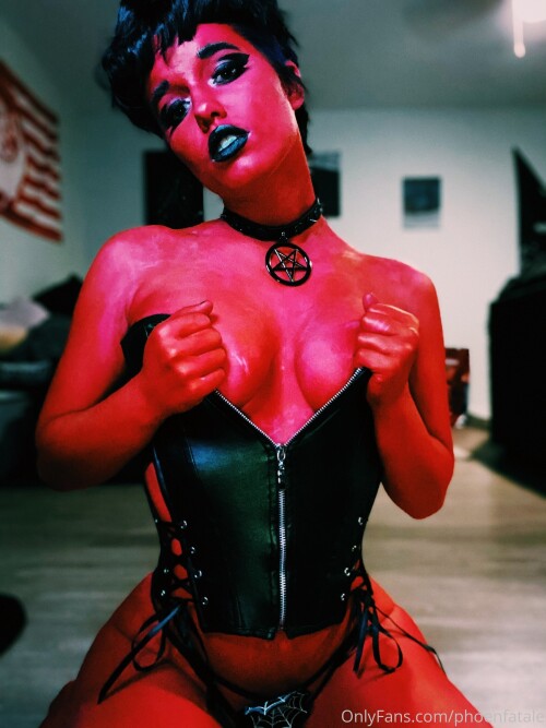 Phoenfatale | Vampiriczlut Nude Leaked Onlyfans Photo Phoenfatale | Vampiriczlut Nude Leaked Onlyfans Photo