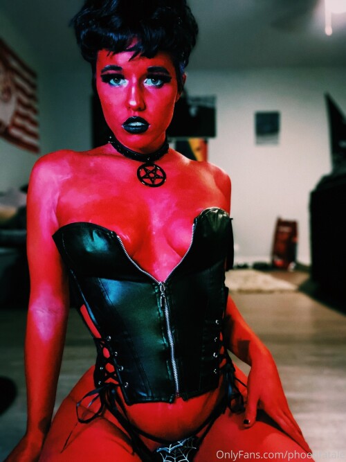 Phoenfatale | Vampiriczlut Nude Leaked Onlyfans Photo Phoenfatale | Vampiriczlut Nude Leaked Onlyfans Photo