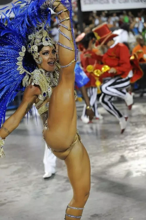famosas-nuas-no-carnaval-0.webp