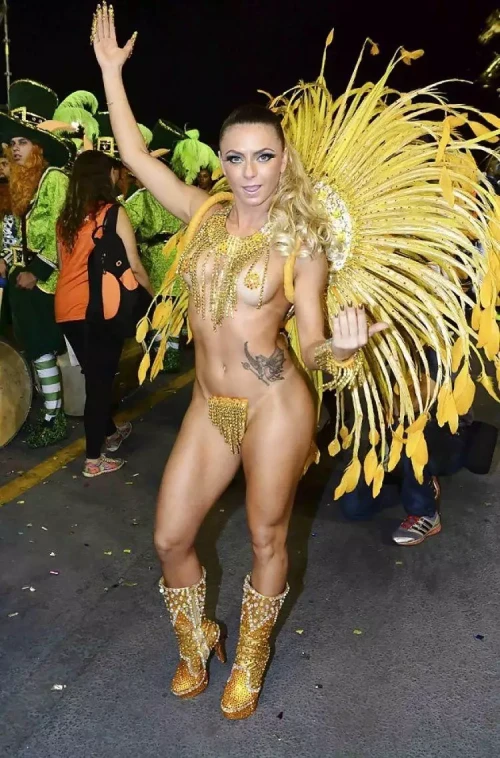 famosas-nuas-no-carnaval-15.webp