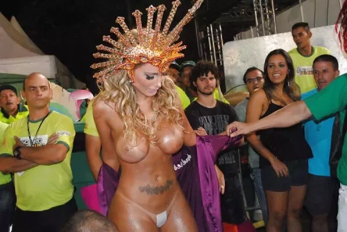 famosas-nuas-no-carnaval-20.webp