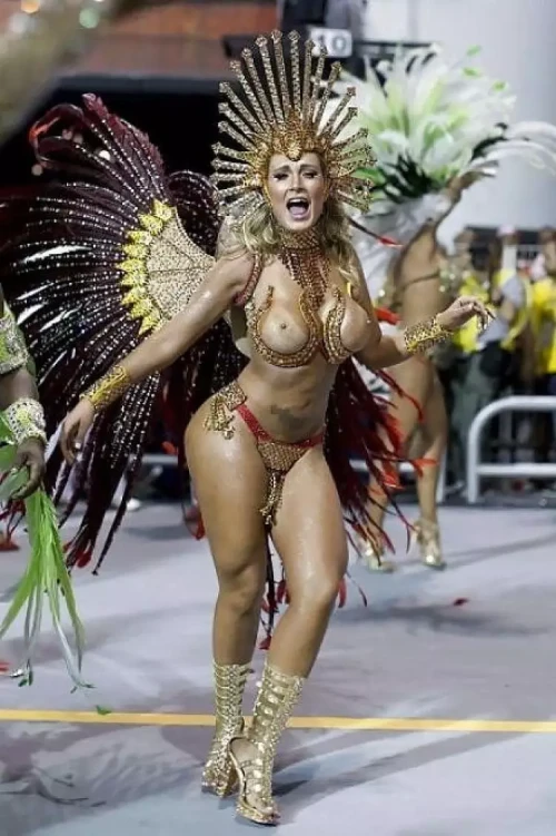 famosas-nuas-no-carnaval-24.webp