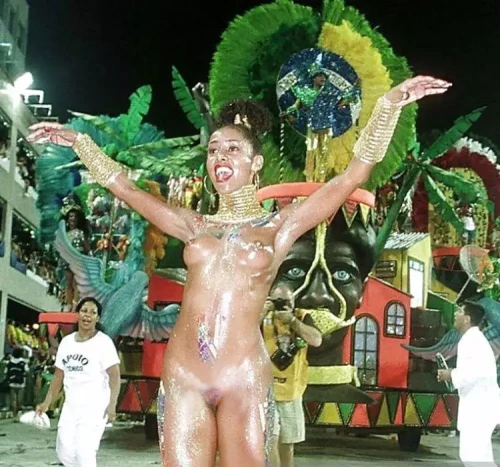 famosas-nuas-no-carnaval-9.webp