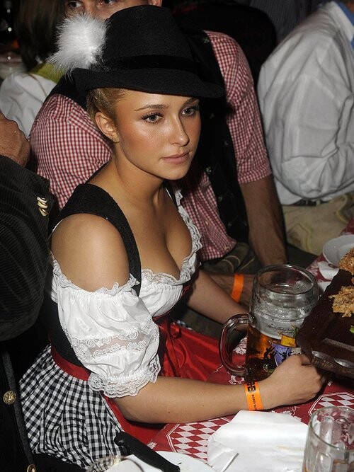 hayden-panetiere-Octoberfest-cleavage.jpg