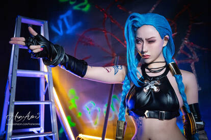 league_of_legends_jinx_arcane_cosplay_by_haneame_by_haneame_deze9o9-414w.jpg