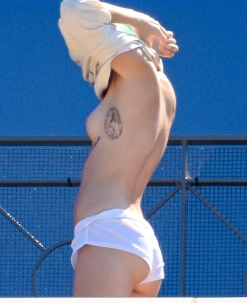 miley-cyrus-100.md.jpg